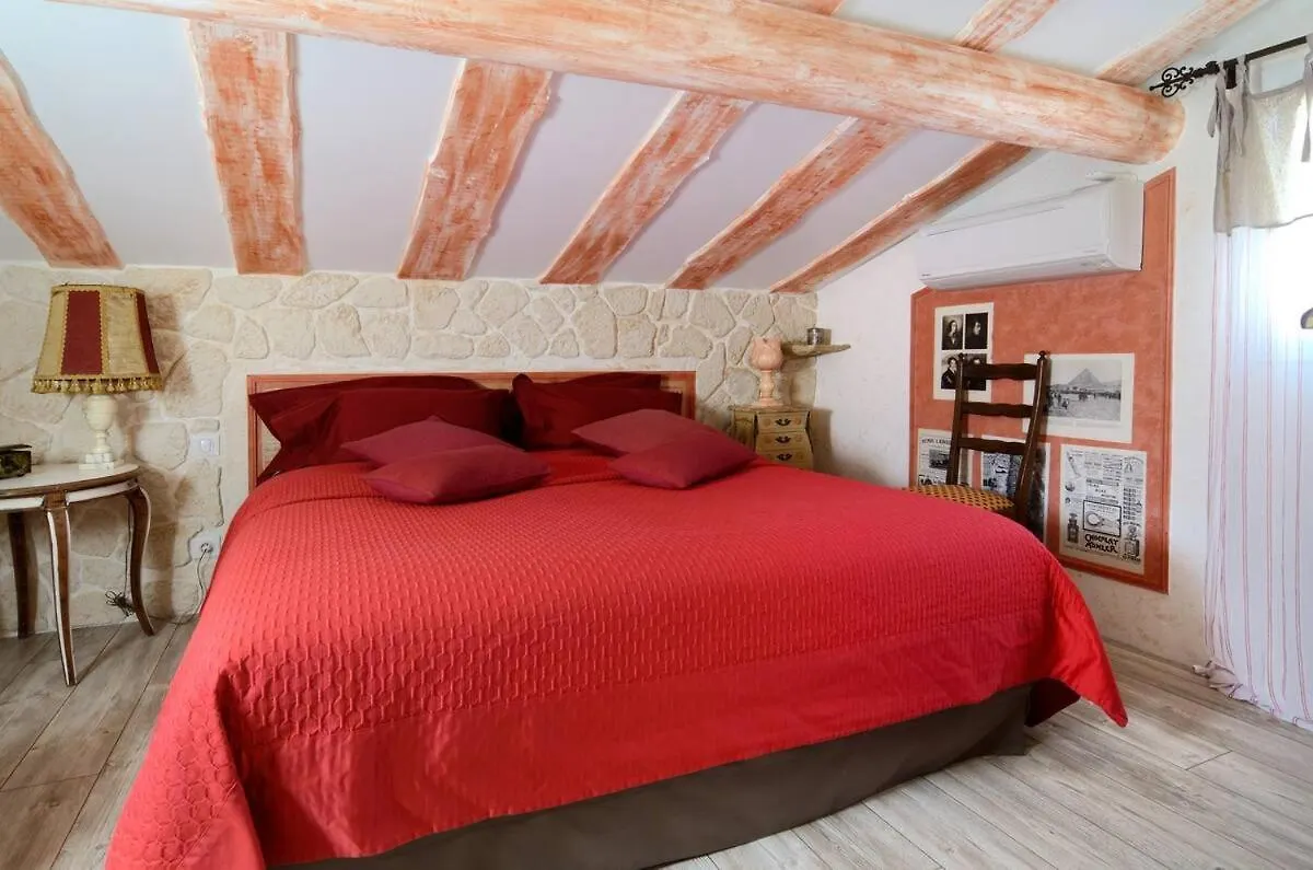 Gite La Saume Lambesc Holiday home